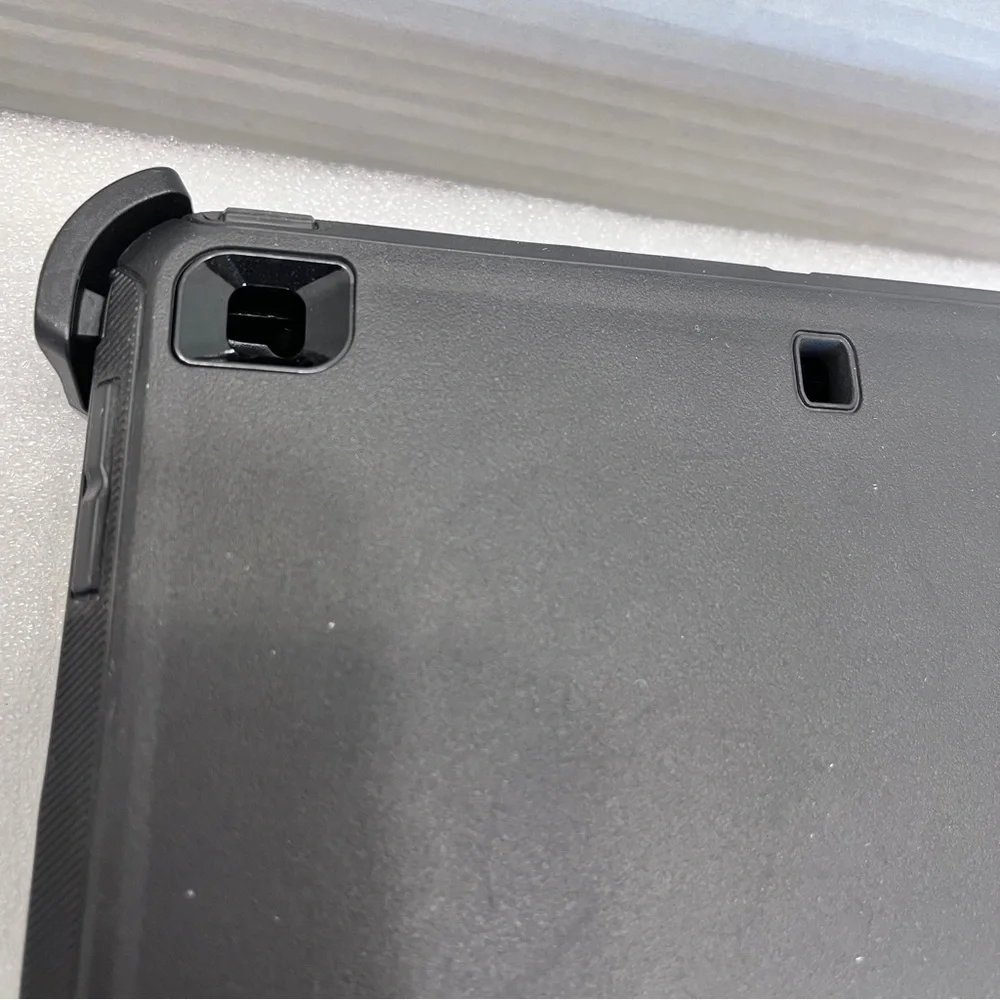 Otter Box Defender 10” Black case for IPad 7-9